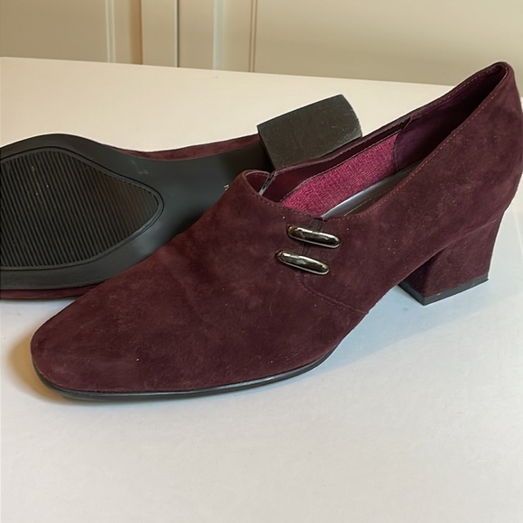 Karen Scott “wine” suede heel shoe 8M with box - Picture 2 of 8